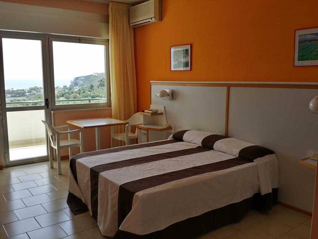 Centro Di Soggiorno Il Belvedere Vieste Habitación foto