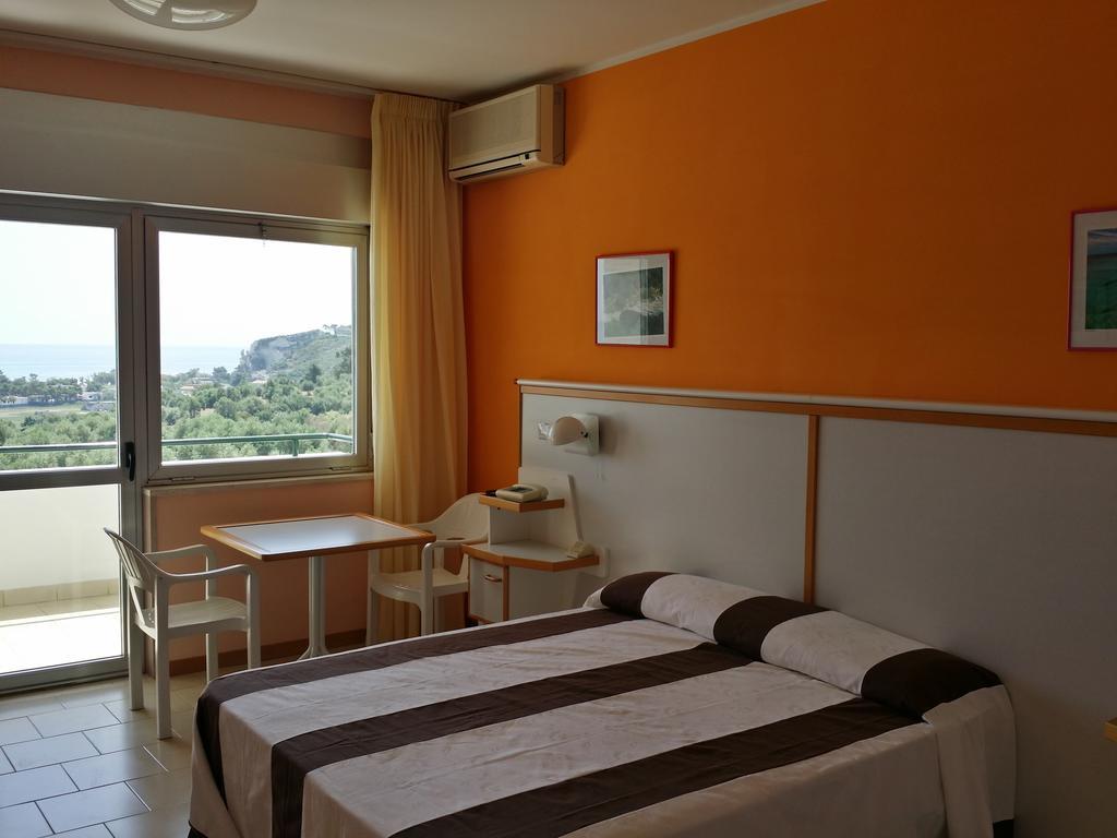 Centro Di Soggiorno Il Belvedere Vieste Habitación foto