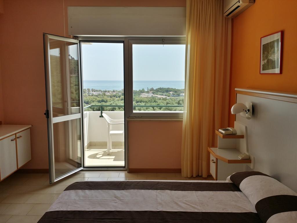 Centro Di Soggiorno Il Belvedere Vieste Habitación foto