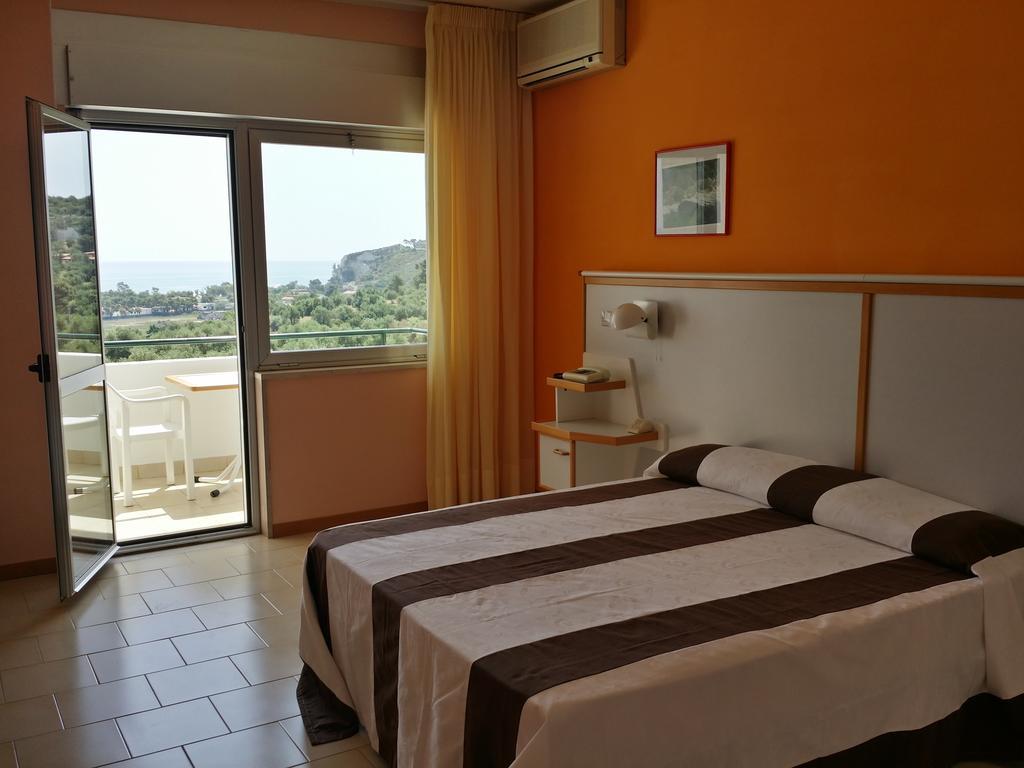 Centro Di Soggiorno Il Belvedere Vieste Habitación foto