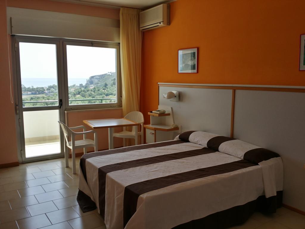Centro Di Soggiorno Il Belvedere Vieste Habitación foto